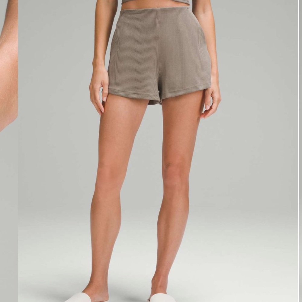 Lululemon Ribbed Softstreme Short in Nomad 2”